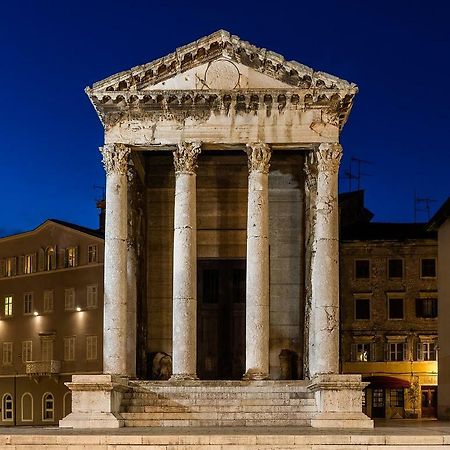 Central Augustus App Пула Екстериор снимка